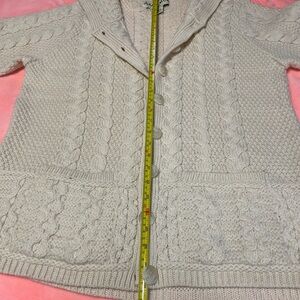 Cable knit Sweater, 100% WOOL, ARAN from IRELAND.
With Hood
Outstanding Quality.
